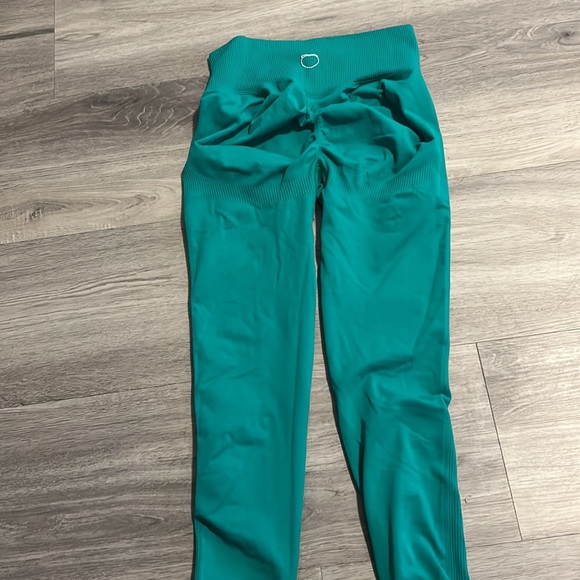 Cream leggings from Peachy Bunz. Size Small. Squat proof - Picture 3 of 3